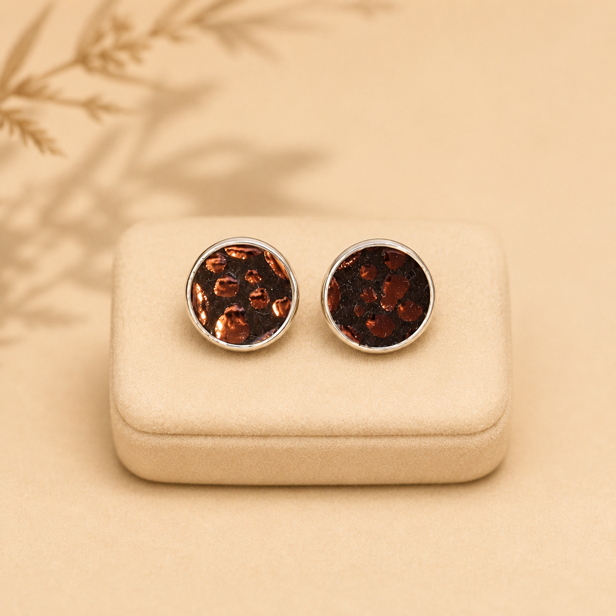 Clous d’oreilles en cuir – Plusieurs coloris