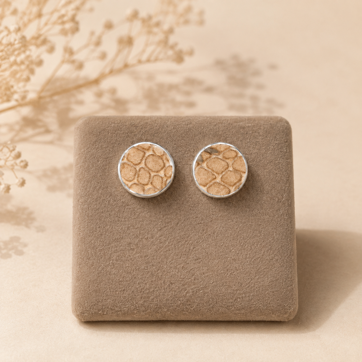 Clous d’oreilles en cuir – Plusieurs coloris