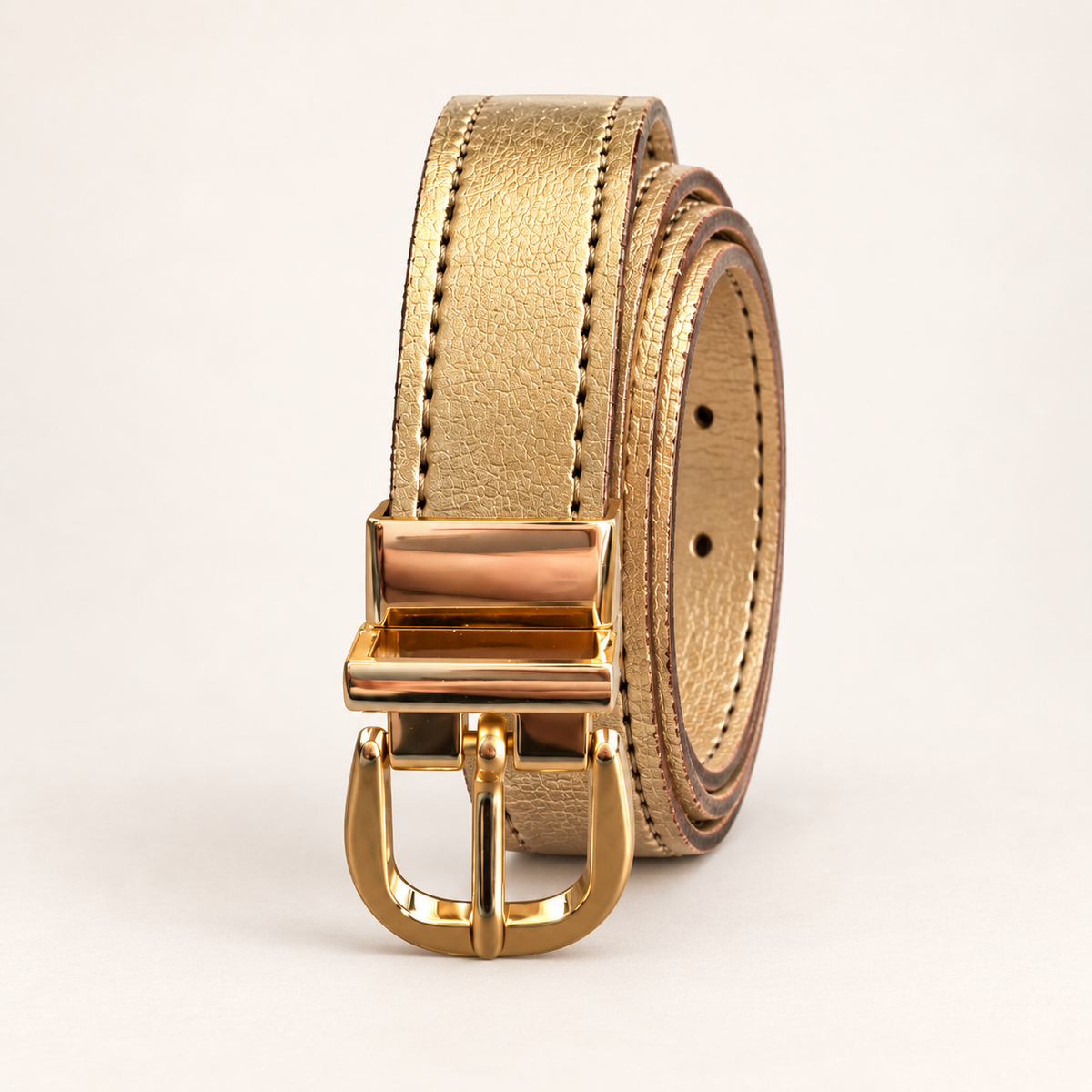 Ceinture fine en cuir doré – Boucle à ardillon